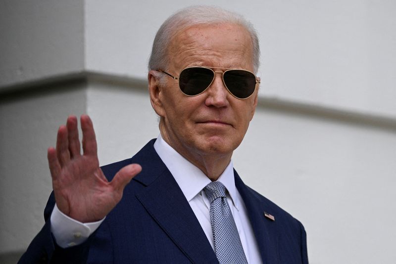 &copy; Reuters. FILE PHOTO: FILE PHOTO: U.S. President Joe Biden departs the White House in Washington, U.S., for a campaign fundraiser in California, May 9, 2024. REUTERS/Craig Hudson/File Photo