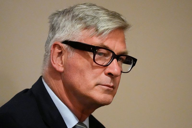 &copy; Reuters. Alec Baldwin participates in a pretrial hearing in Santa Fe, N.M., U.S., July 8, 2024. Ross D. Franklin/Pool via REUTERS