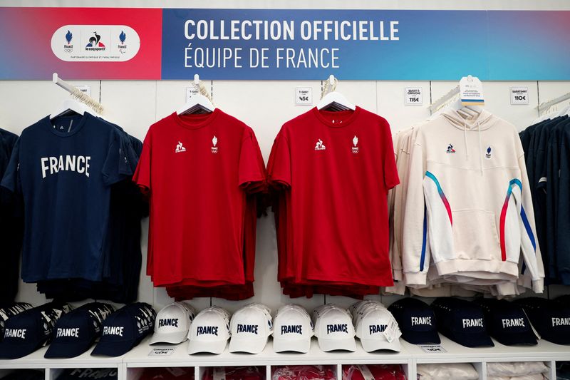 &copy; Reuters. FILE PHOTO: Paris 2024 Olympics - Paris 2024 holds visit of Champs-Elysees Olympics megastore - Paris, France - June 27, 2024 A general view of merchandise inside the megastore REUTERS/Gonzalo Fuentes/File Photo