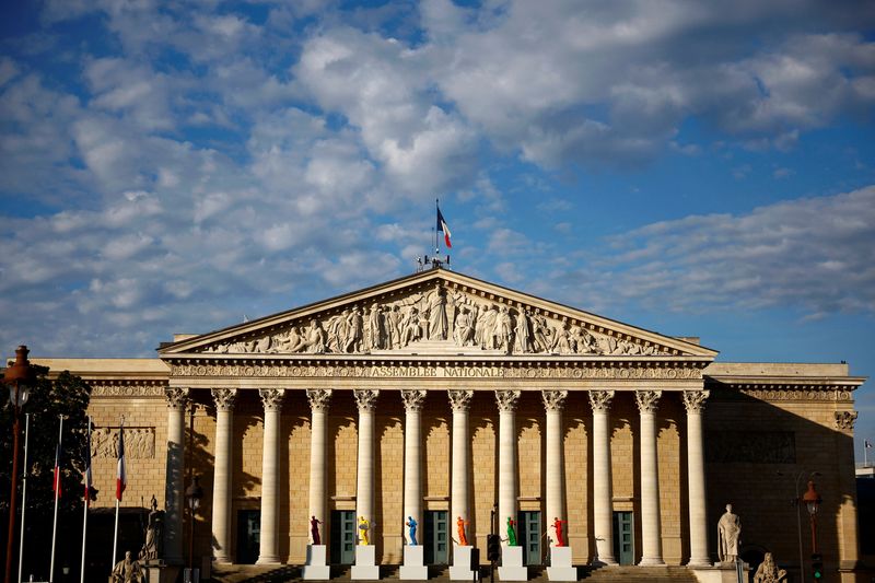 &copy; Reuters. A general view shows the National Assembly, with six sculptures, inspired by the Venus de Milo and representing Olympism by artist Laurent Perbos, in Paris, France, July 9, 2024.  REUTERS/Sarah Meyssonnier