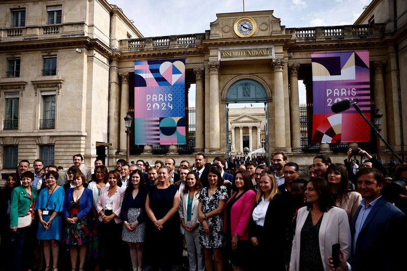 &copy; Reuters. Members of Parliament of the French far-left opposition party La France Insoumise (France Unbowed - LFI) and the alliance of left-wing parties, called the "Nouveau Front Populaire" (New Popular Front - NFP), pose as they arrive at the National Assembly in