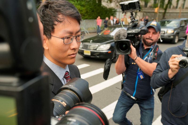 © Reuters. Gary Wang departs the trial of former FTX Chief Executive Sam Bankman-Fried who is facing fraud charges over the collapse of the bankrupt cryptocurrency exchange, at Federal Court in New York City, U.S., October 10, 2023. REUTERS/Cheney Orr/File photo