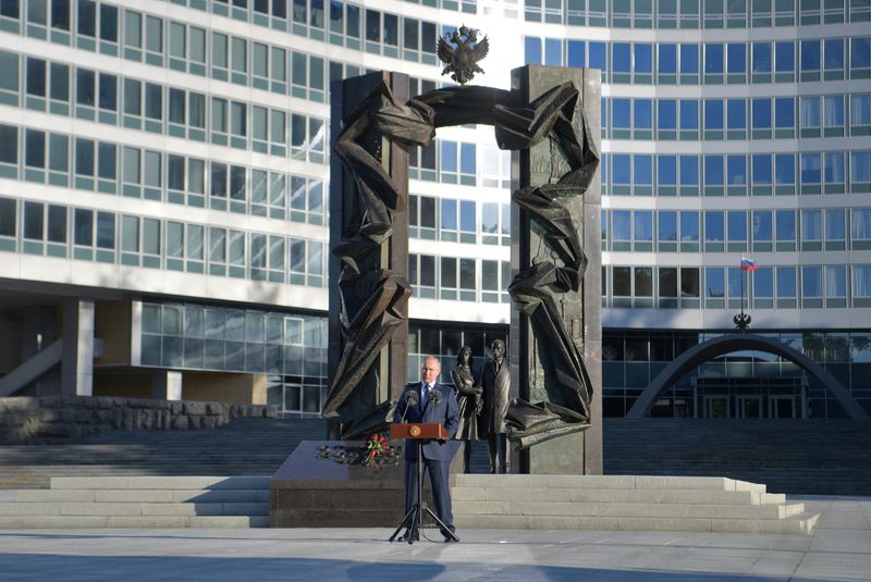 &copy; Reuters. FILE PHOTO: Russian President Vladimir Putin gives a speech in front of the monument "Fatherland, Valor, Honor" near the headquarters of the Foreign Intelligence Service of the Russian Federation (SVR), in Moscow, Russia June 30, 2022. Sputnik/Aleksey Nik