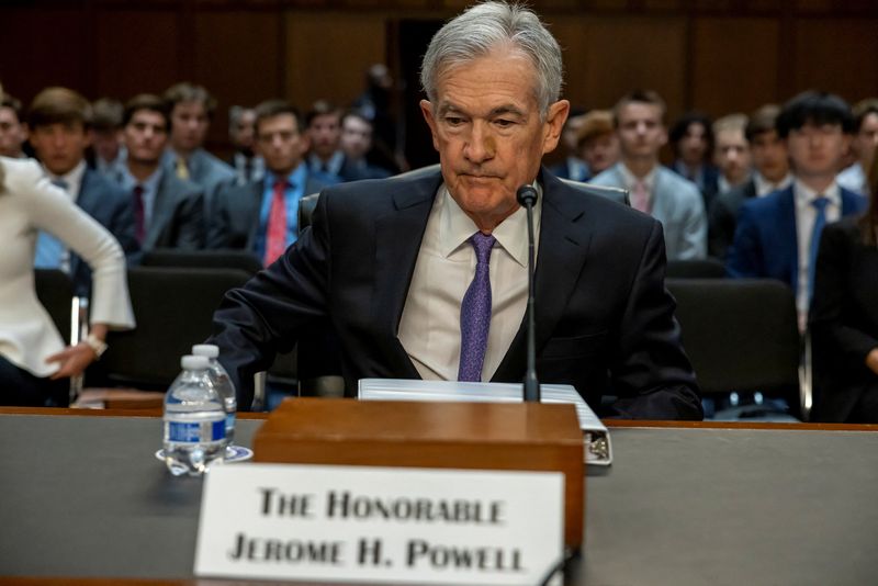 &copy; Reuters. O presidente do Federal Reserve dos EUA, Jerome Powell, testemunha perante audiência do Comitê de Assuntos Bancários, Habitacionais e Urbanos do Senado no Capitólio em Washington, EUAn09/07/2024nREUTERS/Kevin Mohatt