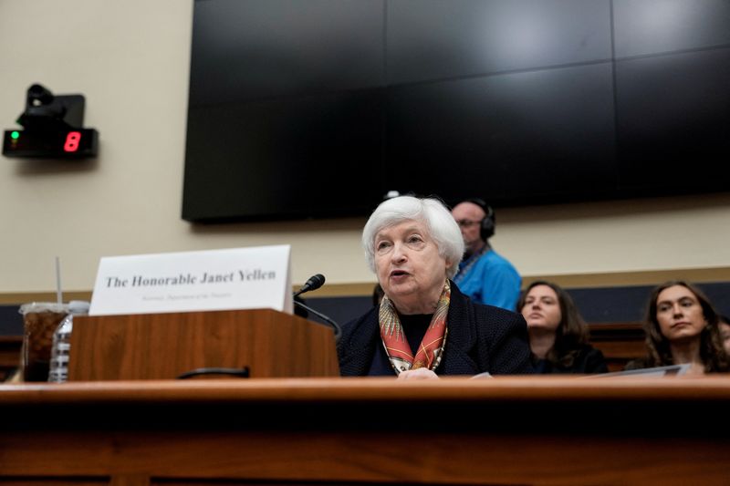 © Reuters. Treasury Secretary Janet Yellen testifies before the House Financial Services Committee regarding the department’s annual report on the international financial system, on Capitol Hill in Washington, U.S. July 9, 2024. REUTERS/Ken Cedeno