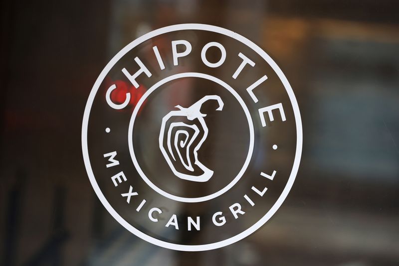 &copy; Reuters. FILE PHOTO: The logo of Chipotle is seen on one of their restaurants in Manhattan, New York City, U.S., February 7, 2022. REUTERS/Andrew Kelly/File Photo