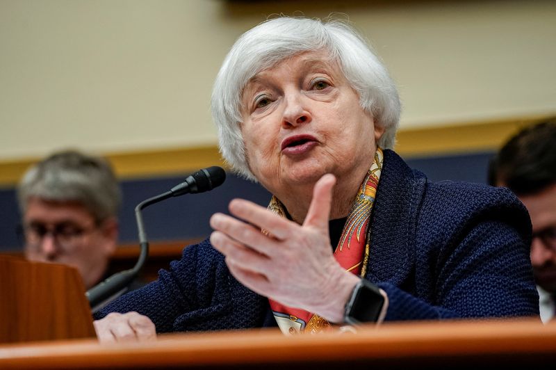 © Reuters. U.S. Treasury Secretary Janet Yellen testifies before the House Financial Services Committee regarding the department’s annual report on the international financial system, on Capitol Hill in Washington, U.S. July 9, 2024. REUTERS/Ken Cedeno