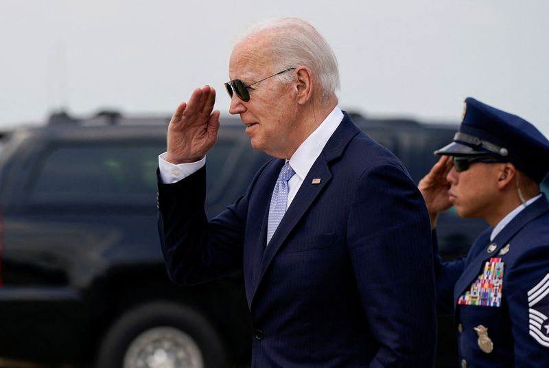 &copy; Reuters. O presidente dos EUA, Joe Biden, após desembarcar do Força Aérea Um na Base Conjunta de Andrews, Maryland, EUAn20/05/2024nREUTERS/Elizabeth Frantz