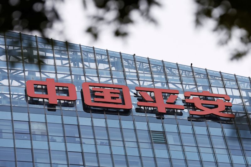 © Reuters. FILE PHOTO: The sign of Ping An Insurance Group is pictured on the Ping An International Financial Center in Beijing, China November 8, 2023. REUTERS/Tingshu Wang/File Photo