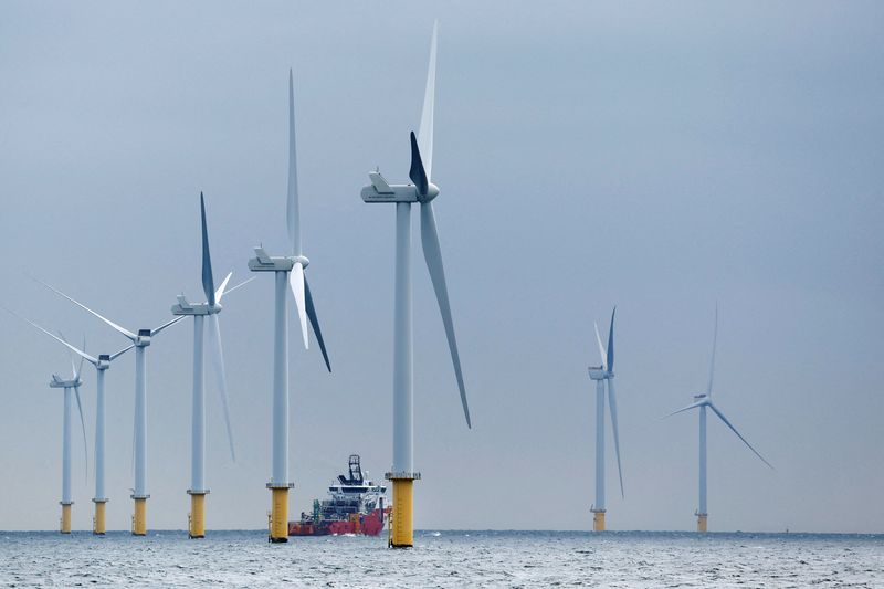 &copy; Reuters. FILE PHOTO: The first subsidy-free wind farm in the world, the Hollandse Kust Zuid with 139 wind turbines, is seen at sea near Ijmuiden, Netherlands, September 25, 2023. REUTERS/Piroschka van de Wouw/File Photo