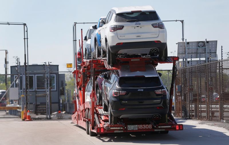 &copy; Reuters. A car hauler transports Chrysler Jeeps to a holding lot at the FCA Jefferson North Assembly Plant in Detroit, Michigan, U.S. May 25, 2018.  REUTERS/Rebecca Cook/FIle photo