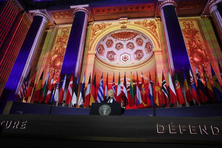 © Reuters. U.S. President Joe Biden delivers remarks at a NATO event to commemorate the 75th anniversary of the alliance, in Washington, U.S., July 9, 2024. REUTERS/Leah Millis