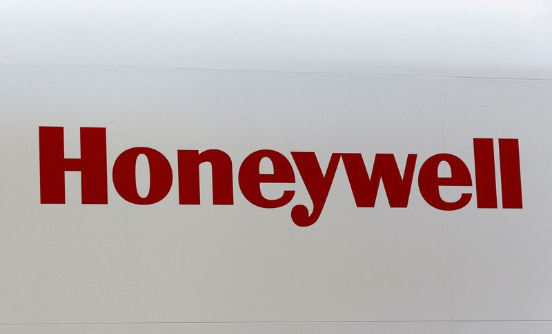 &copy; Reuters. File photo: A Honeywell logo is pictured on the company booth during the European Business Aviation Convention & Exhibition (EBACE) at Cointrin airport in Geneva, Switzerland, May 24, 2016.  REUTERS/Denis Balibouse/File photo