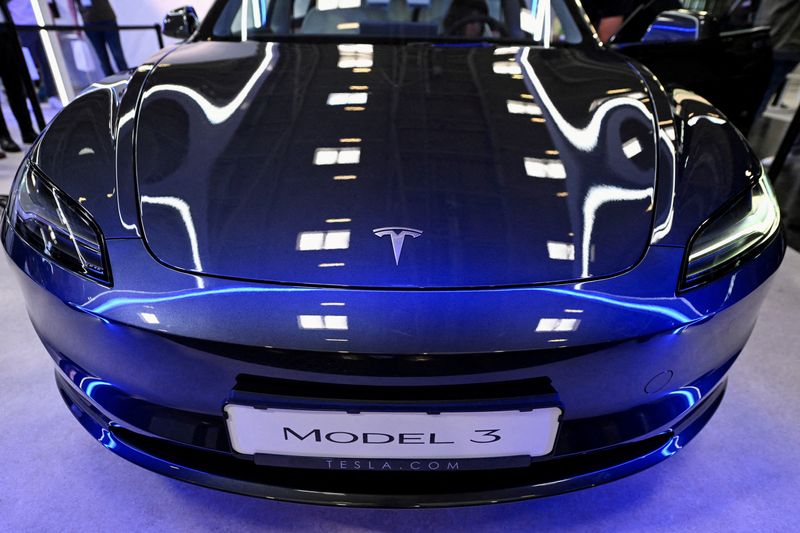 &copy; Reuters. FILE PHOTO: Tesla's Model 3 is displayed during an event a day ahead of the official opening of the 2023 Munich Auto Show IAA Mobility, in Munich, Germany, September 4, 2023. REUTERS/Angelika Warmuth/File Photo