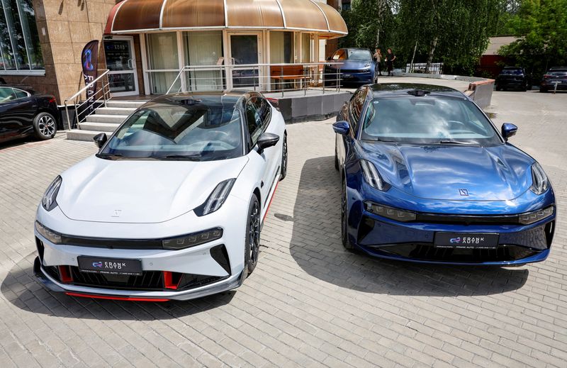 © Reuters. FILE PHOTO: Electric cars of Zeekr, a premium brand owned by Chinese automaker Geely, are on display at the Frank-Auto dealership in Moscow, Russia June 14, 2024. REUTERS/Yulia Morozova/File Photo