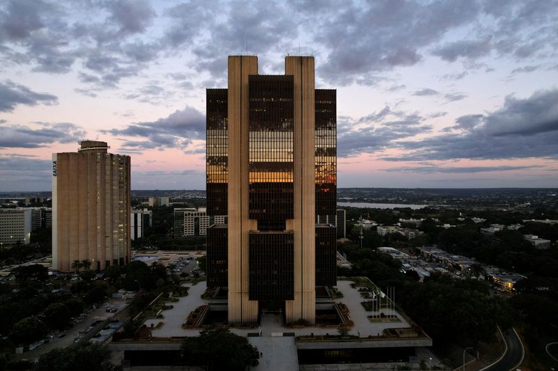 © Reuters. FILE PHOTO: A drone view shows the Central Bank headquarters building during sunset in Brasilia, Brazil, June 11, 2024. REUTERS/Adriano Machado/File Photo