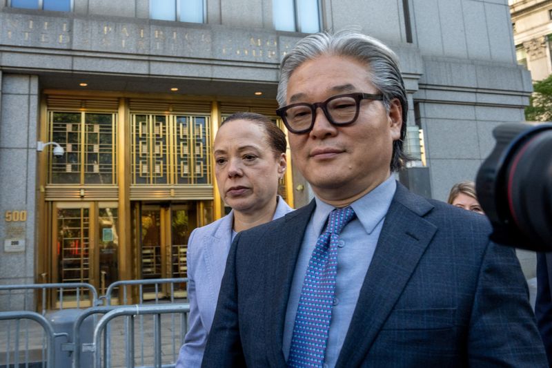 © Reuters. Sung Kook ‘Bill’ Huang the founder and head of private investment firm Archegos departs Federal Court after being found guilty in his criminal racketeering trial, in New York City, U.S., July 10, 2024.REUTERS/David 'Dee' Delgado