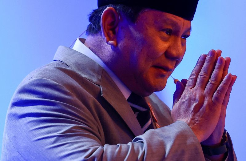 &copy; Reuters. FILE PHOTO: Indonesia’s Defence Minister and President-elect Prabowo Subianto speaks at the Shangri-La Dialogue in Singapore June 1, 2024. REUTERS/Edgar Su/File Photo