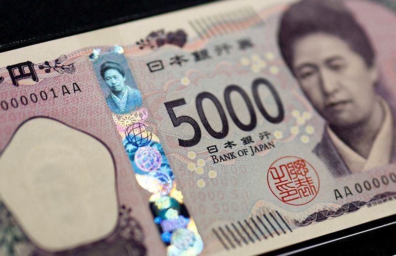 © Reuters. FILE PHOTO: Holograms, which show different images and colours depending on the angle at which they are viewed, are seen on the new Japanese 5,000 yen banknote as the new note is displayed at a currency museum of the Bank of Japan, on the day the new notes of 10,000 yen, 5,000 yen and 1,000 yen went into circulation, in Tokyo, Japan July 3, 2024. REUTERS/Issei Kato/Pool/File Photo