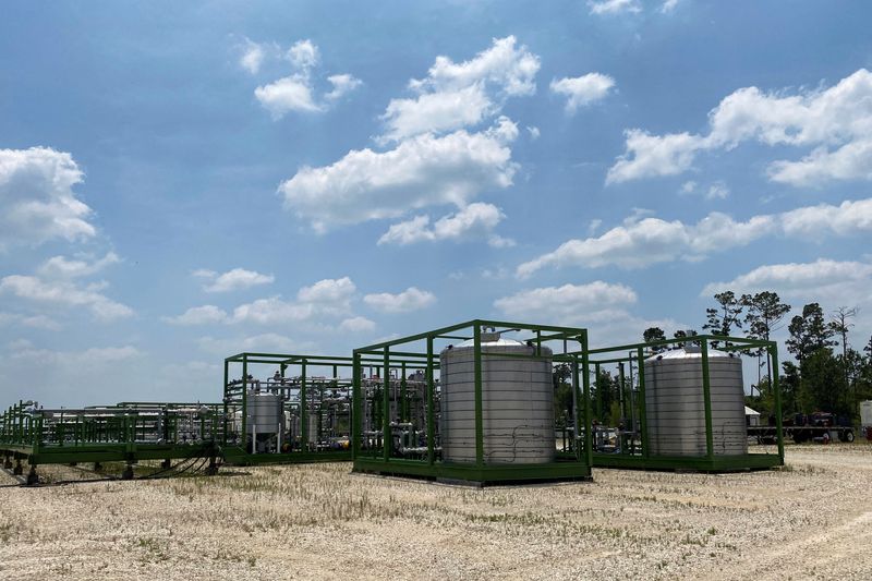 &copy; Reuters. FILE PHOTO: A portable and fully automated direct lithium extraction plant owned by International Battery Metals is seen in Lake Charles, Louisiana, U.S., May 23, 2023. REUTERS/Ernest Scheyder/File Photo