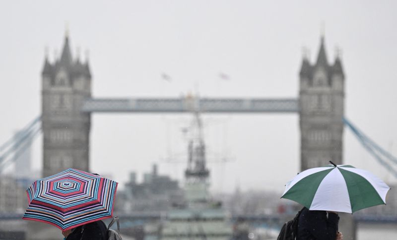 &copy; Reuters. FILE PHOTO: Workers cross London Bridge with Tower Bridge seen in the background, during the morning rush hour in London, Britain, March 10, 2023. REUTERS/Toby Melville/File Photo