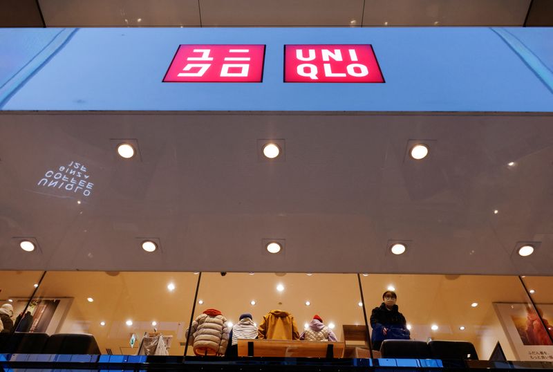 © Reuters. FILE PHOTO: A shopper looks on, inside a Fast Retailing's Uniqlo casual clothing store in Tokyo, Japan January 11, 2023. REUTERS/Issei Kato/File Photo