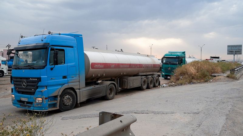 © Reuters. FILE PHOTO: Oil tankers are pictured near the Iraqi border with Turkey, on the outskirts of Duhok province, Iraq, May 11, 2024. REUTERS/Kawa Omar/File Photo