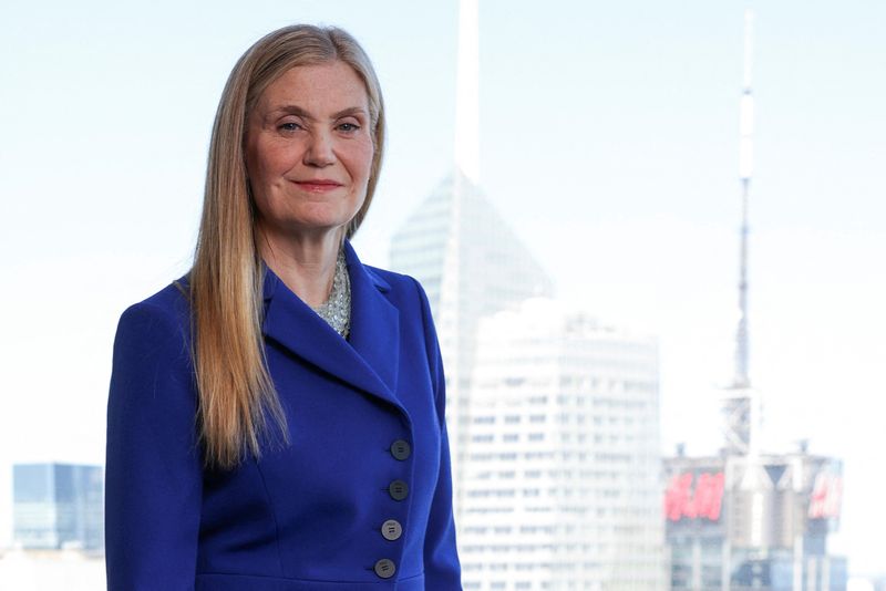 © Reuters. The CEO of Consumer and Community Banking, Marianne Lake poses for portraits at the JP Morgan headquarters in New York City, U.S., July 2, 2024.  REUTERS/Kent J. Edwards