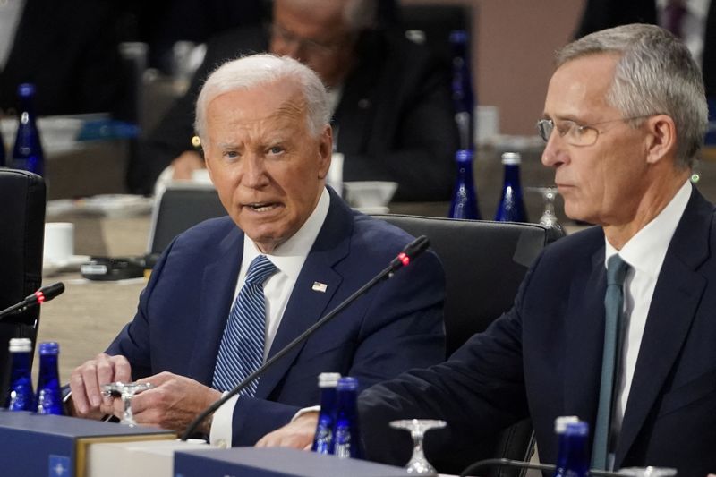 &copy; Reuters. Presidente dos EUA, Joe Biden, ao lado do secretário-geral da Otan, Jens Stoltenberg, em Washingtonn10/07/2024 REUTERS/Nathan Howard