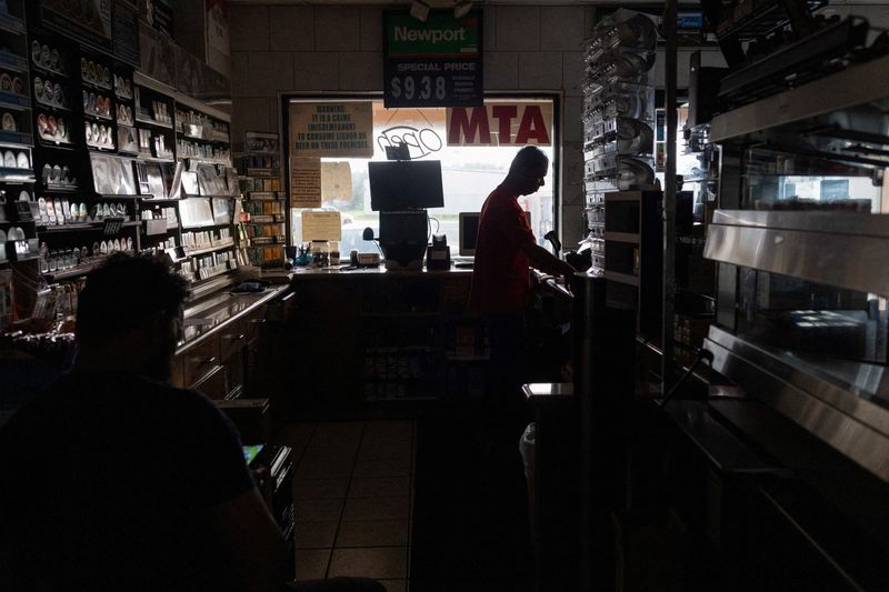 &copy; Reuters. FILE PHOTO: Seby Godinho, 50 and Jack Souza, 52, run a convenience store without electricity in the aftermath of Hurricane Beryl in Oyster Creek, Texas, U.S., July 9, 2024.  REUTERS/Adrees Latif/File Photo