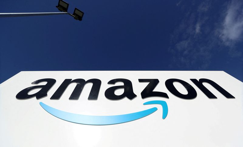 &copy; Reuters. Logo da Amazon em centro da empresa em Darlington, no Reino Unidon03/09/2020 REUTERS/Lee Smith