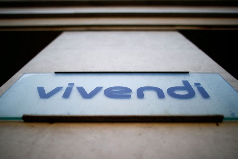 &copy; Reuters. Il logo di Vivendi all'ingresso della sede del gruppo a Parigi. 22 aprile 2021. REUTERS/Gonzalo Fuentes/File Photo