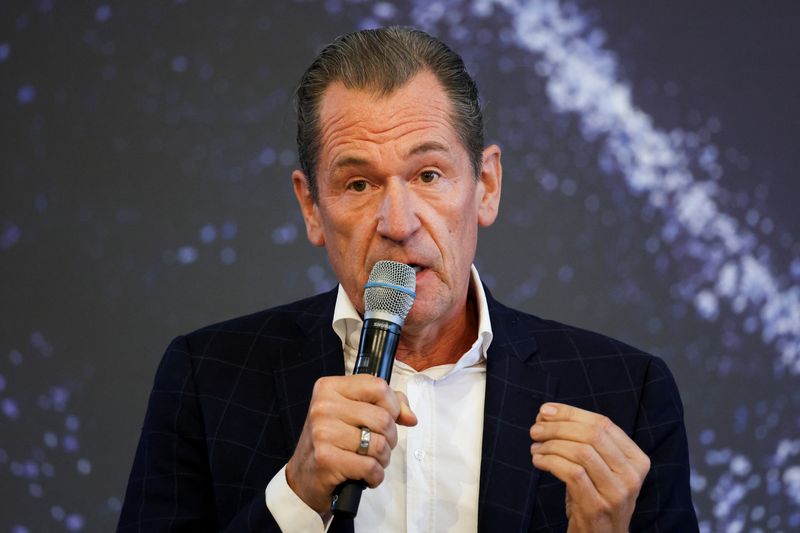 © Reuters. FILE PHOTO: CEO of Axel Springer SE Mathias Dopfner speaks, as he attends the Berlin Global Dialogue in Berlin, Germany, September 28, 2023. REUTERS/Liesa Johannssen/File Photo