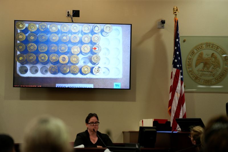 © Reuters. A photo is displayed on a screen during Alec Baldwin's manslaughter trial for the 2021 fatal shooting of cinematographer Halyna Hutchins during filming of the Western movie 