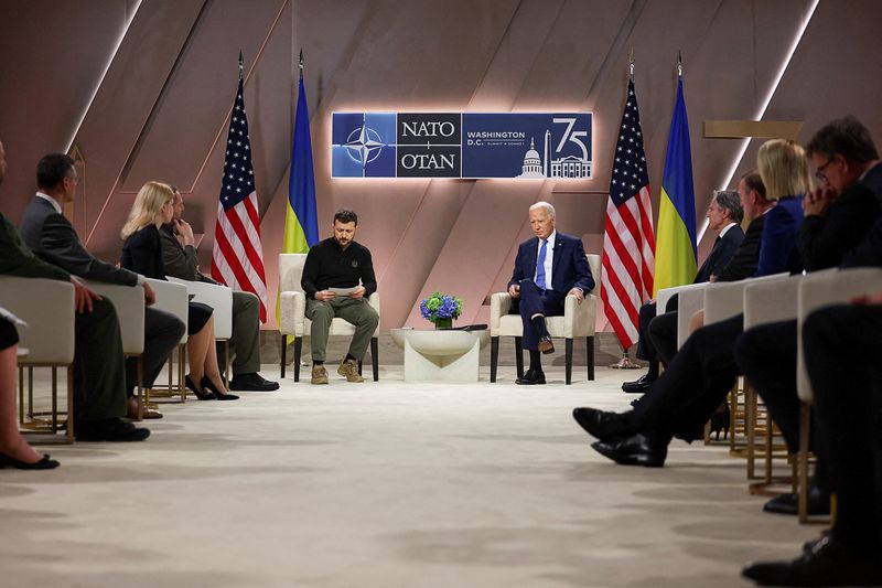 &copy; Reuters. U.S. President Joe Biden and Ukraine's President Volodymyr Zelenskiy attend a bilateral meeting, during NATO's 75th anniversary summit, in Washington, U.S., July 11, 2024. REUTERS/Leah Millis