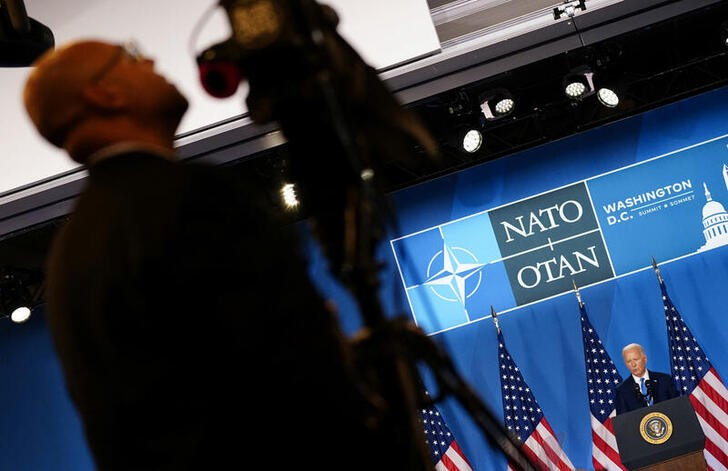 © Reuters. U.S. President Joe Biden holds a press conference during NATO's 75th anniversary summit, in Washington, U.S., July 11, 2024. REUTERS/Nathan Howard