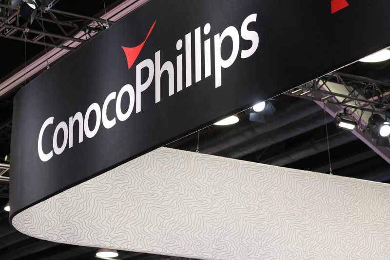 © Reuters. The logo of American oil and natural gas exploration and production company ConocoPhillips is seen during the LNG 2023 energy trade show in Vancouver, British Columbia, Canada, July 12, 2023. REUTERS/Chris Helgren