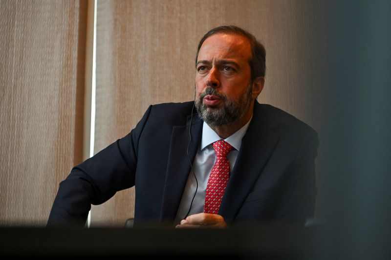 &copy; Reuters. Ministro de Minas e Energia, Alexandre Silveira, durante entrevista à Reuters em Houstonn21/03/2024 REUTERS/Callaghan O'Hare