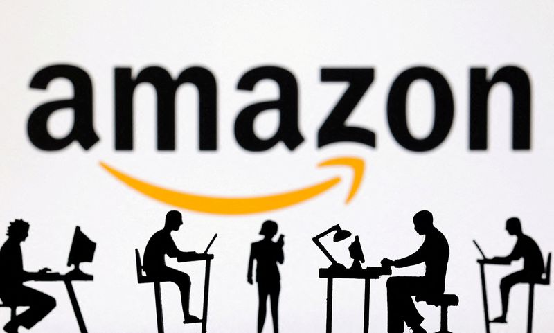 © Reuters. FILE PHOTO: Figurines with computers and smartphones are seen in front of Amazon logo in this illustration taken, February 19, 2024. REUTERS/Dado Ruvic/Illustration/File Photo