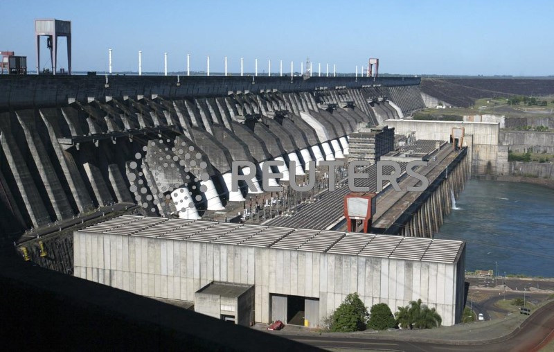 &copy; Reuters. Vista da hidrelétrica de Itaipu, no lado brasileiro da fronteira com o Paraguai, em Foz do Iguaçun2005nREUTERS/Rickey Rogers