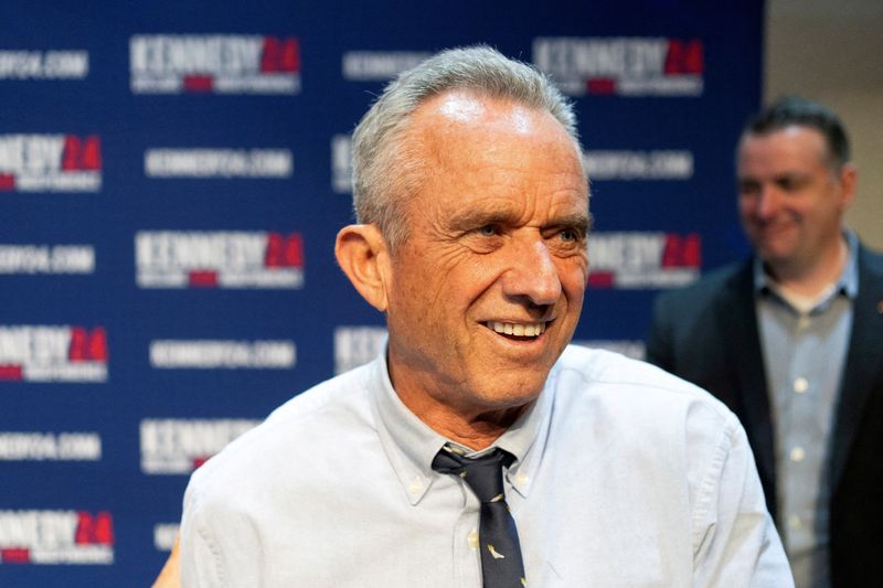 &copy; Reuters. FILE PHOTO: Independent presidential candidate Robert F. Kennedy Jr. attends a campaign rally at the Fox Theatre in Tucson, Arizona, U.S. February 5, 2024. REUTERS/Rebecca Noble/File Photo