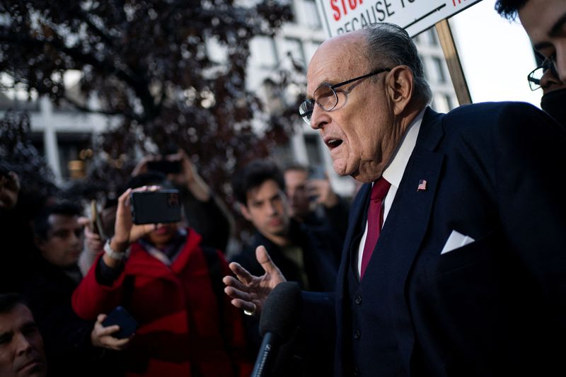 © Reuters. FILE PHOTO: Former New York Mayor Rudy Giuliani departs the U.S. District Courthouse after he was ordered to pay $148 million in his defamation case in Washington, U.S., December 15, 2023. REUTERS/Bonnie Cash/File Photo