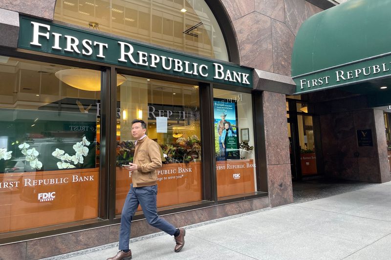 &copy; Reuters. FILE PHOTO: A branch of First Republic Bank is seen after Jamie Dimon's JPMorgan Chase & Co emerged as the winner of a weekend auction of the bank in San Franciso, California, U.S. May 1, 2023. REUTERS/Hyun Joo Jin/File Photo