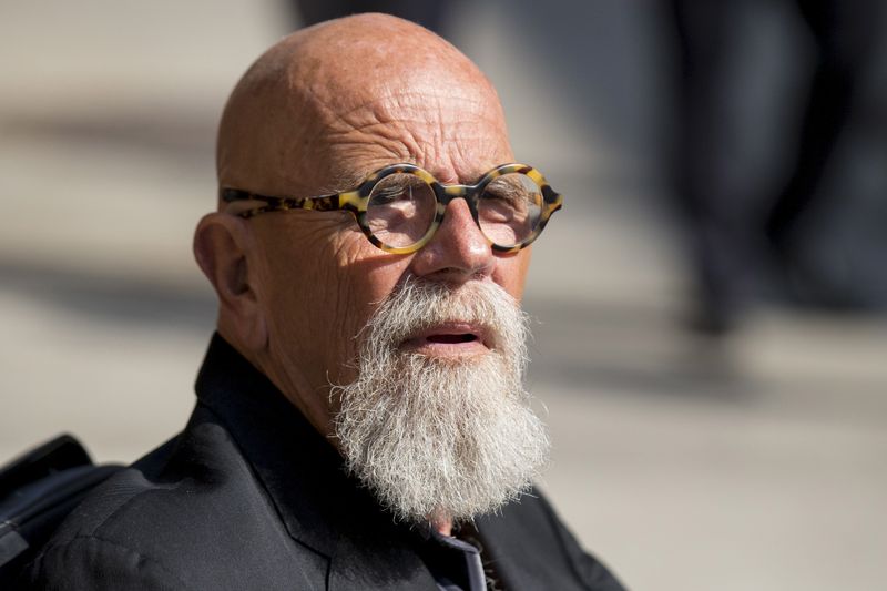 &copy; Reuters. FILE PHOTO: Artist and photographer Chuck Close arrives for "The Late Show with Stephen Colbert" at the Ed Sullivan Theater in Manhattan, New York, September 8, 2015. REUTERS/Brendan McDermid/File Photo