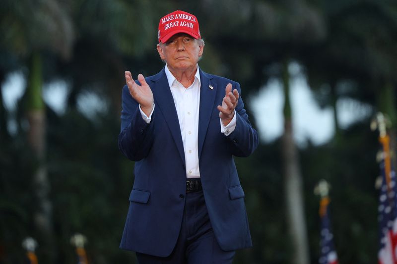 &copy; Reuters. Republican presidential candidate and former U.S. President Donald Trump attends a campaign rally at his golf resort in Doral, Florida, U.S., July 9, 2024.  REUTERS/Brian Snyder