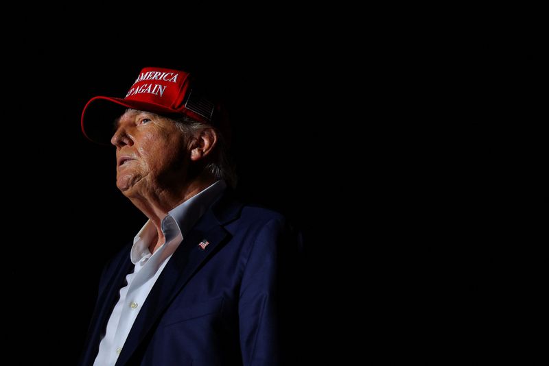 &copy; Reuters. FILE PHOTO: Republican presidential candidate and former U.S. President Donald Trump attends a campaign rally at his golf resort in Doral, Florida, U.S., July 9, 2024.  REUTERS/Brian Snyder/File Photo