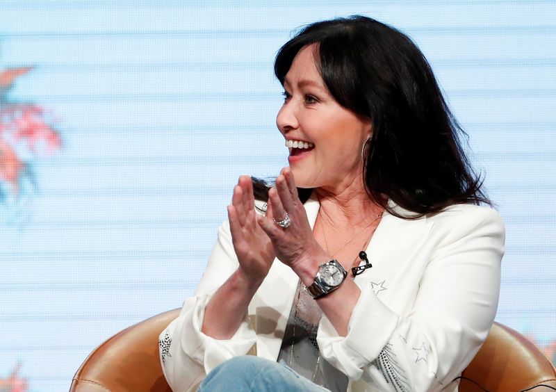 &copy; Reuters. FILE PHOTO: Cast member Shannen Doherty applauds during a panel for the Fox television series "BH90210" at the Summer TCA (Television Critics Association) Press Tour in Beverly Hills, California, U.S., August 7, 2019. REUTERS/Mario Anzuoni/File Photo