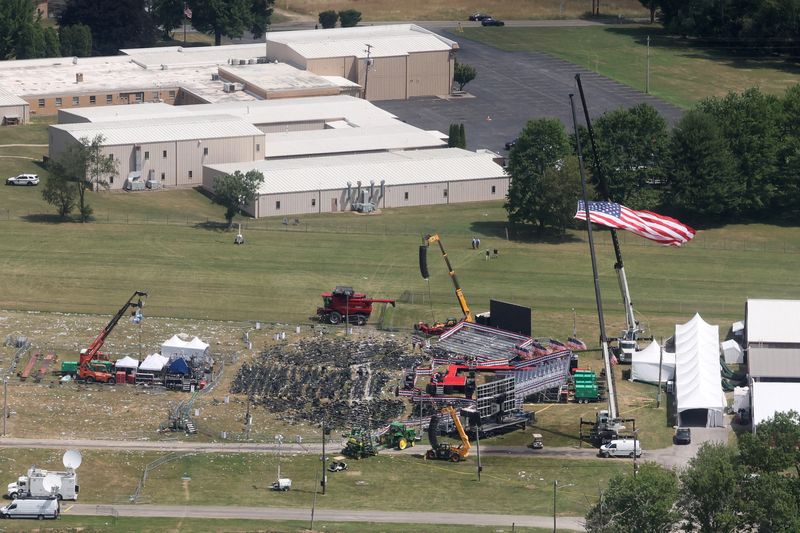 © Reuters. An aerial view shows the site during the law enforcement investigation into gunfire at a campaign rally of Republican presidential candidate and former U.S. President Donald Trump, in Butler, Pennsylvania, U.S. July 14, 2024.   REUTERS/Brendan McDermid