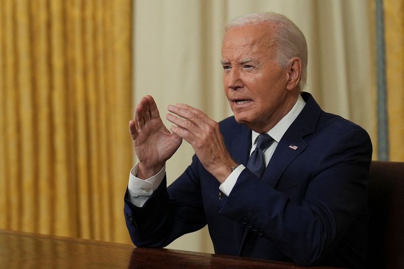 © Reuters. FILE PHOTO: U.S. President Joe Biden delivers an address to the nation from the Oval Office of the White House in Washington, DC on July 14, 2024.    Erin Schaff/Pool via REUTERS/File Photo