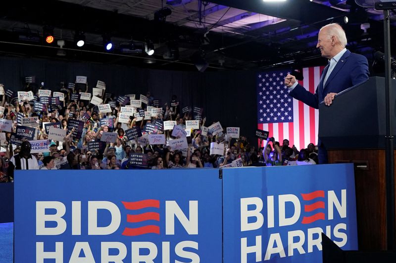 © Reuters. FILE PHOTO: U.S. President Joe Biden gestures during a campaign rally in Raleigh, North Carolina, U.S., June 28, 2024. REUTERS/Elizabeth Frantz/File Photo